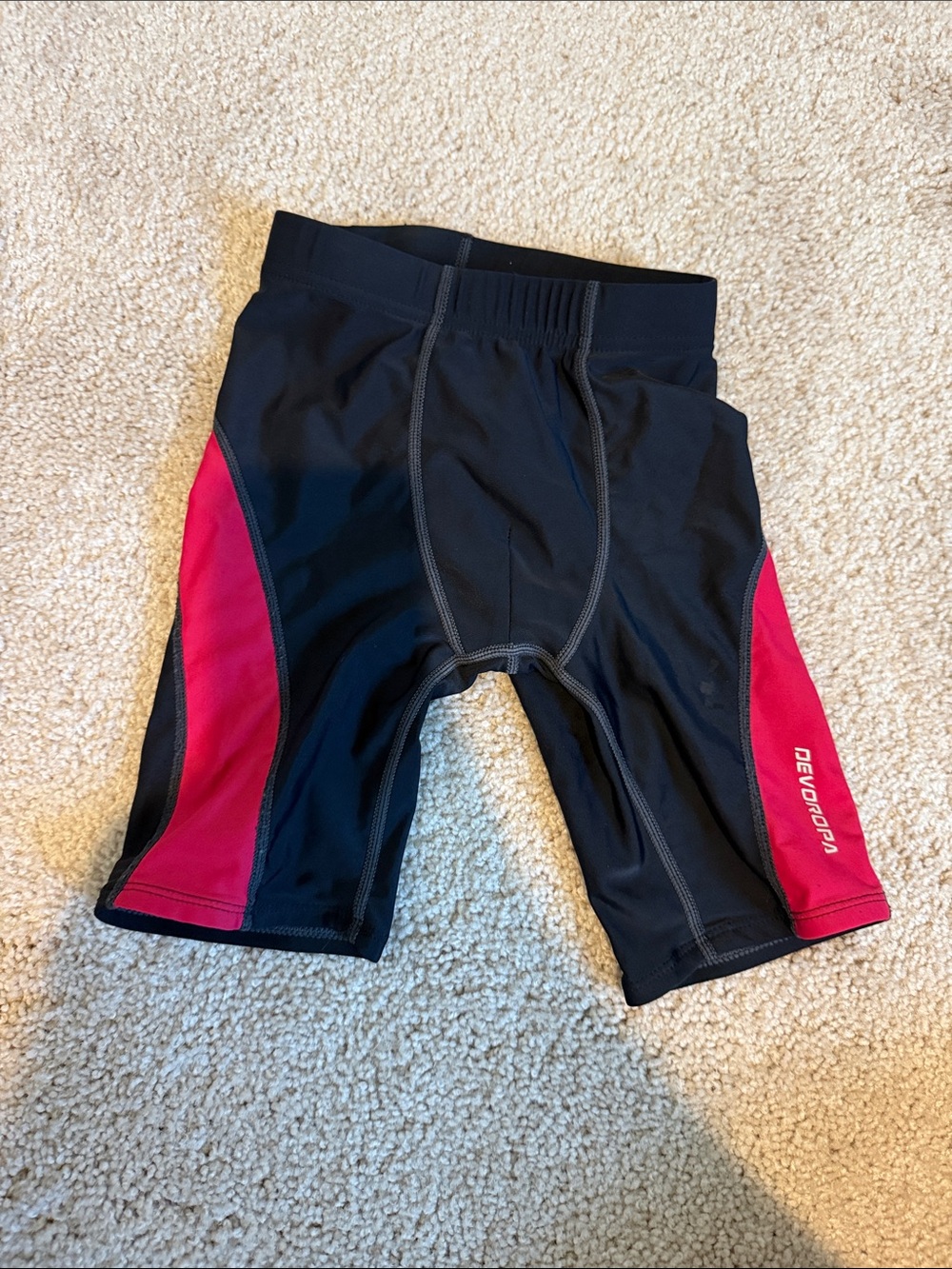 Devoropa black and pink athletic compression shorts small slim